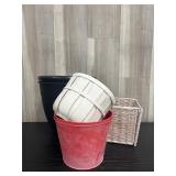 Baskets & plant pot lot