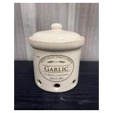 Fresh Valley Farm ceramic Garlic pot