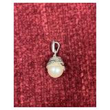 Silver pendant with faux pearl
