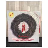 'Mr Christmas' presence activated Singing Wreath