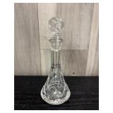 Cut crystal ship's decanter with a faceted spheric