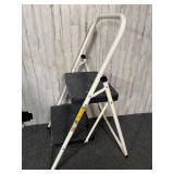 Cosco metal & plastic step ladder