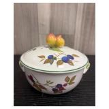 Royal Worcester Evesham Vale Round Covered Cassero
