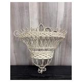 Wire hanging plant basket