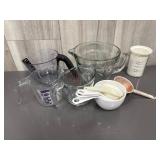 Assorted measuring cups lot