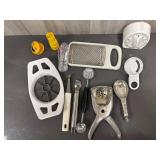 Miscellaneous kitchen items lot