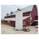 2000 Gallon Poly Tank w/ Honda WMP20X Pump
