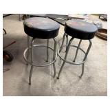 2 bar stools