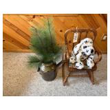 Small Rocking Chair & Dï¿½cor