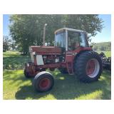 International 1086 Tractor