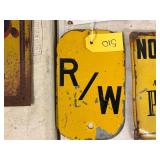 R/W Metal Sign