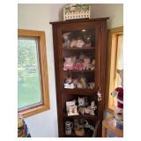 Corner Cabinet w/Pig Dï¿½cor
