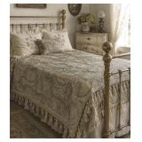 Fringe Fancy Pasley Print Bedspread queem or king