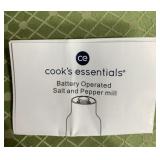 New salt pepper mill cooks essential NEW IN BOX