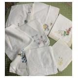Vtg Embroidered Ladies Hankercheifs - great shape