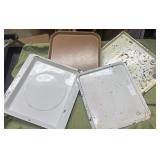 -tray lot - 2 enamel