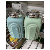 Stoneware salt pepper shaker