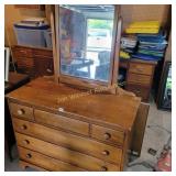 Kroehler 4 Drawer Dresser With Mirror