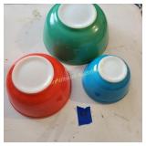 Pyrex Three Color Nesting Bowls