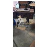 Vtg Damasucs Sewing  Machine and Table