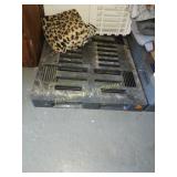 1 Plastic Pallet, Blanket