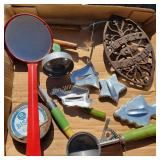 Vgt Trivet, Green Utensils, Cookie Cutters