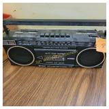 Am/Fm Cassette Radio works