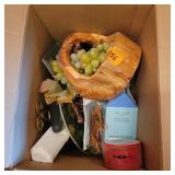 Rubber Grapes, Box items