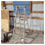 Wood Step Ladder