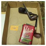 Velvet Tin, Pipes