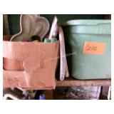 Tote,  Cake Pan, Fluids