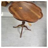 Vtg Mahogany Scalloped Tripod Candle Stand