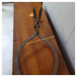 Vtg Forged Metal Ice Block Tongs