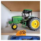 1/16th John Deere Tractor