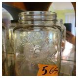 Vtg Monarch Jar   no lid