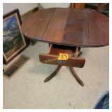 Vtg Duncam Phyfe style mahogany drop leaf center