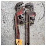 2 Pipe wrenches