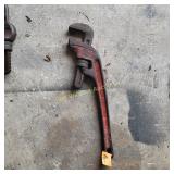 Heavy duty offset pipe wrench
