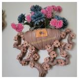 Vtg shell shaped wall pocket planter with floral