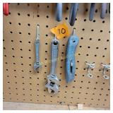 3 Wrenches, Box cutter