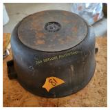 Cast  iron pot no lid