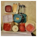 Plastic food containers