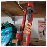 2 Pipe wrenches