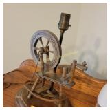 Vtg Wooden spinning wheel table lamp