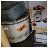 Crock pot, Scale, shop light