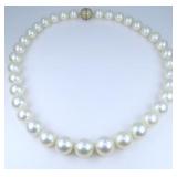 Exquisite Pearl & Diamond Necklace.