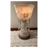 Antique class table lamp, with cut crystal
