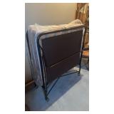 Like new rollaway, single size bed, mattress pad