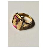 1962 class ring 10 K gold with a white striped