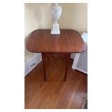 Henkel Harris Pembroke drop leaf side table, with